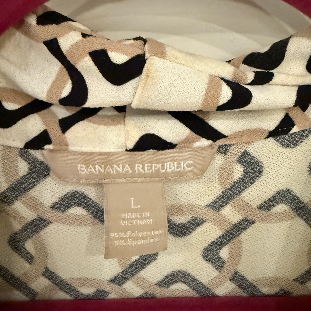 Banana Republic Black/Tan/White Knotted V-Neck Top - Picture 3 of 7